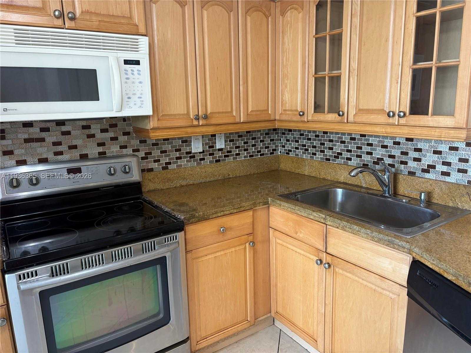 Small Image of 1750 NE 191st St, Miami, FL 33179, USA Number 9