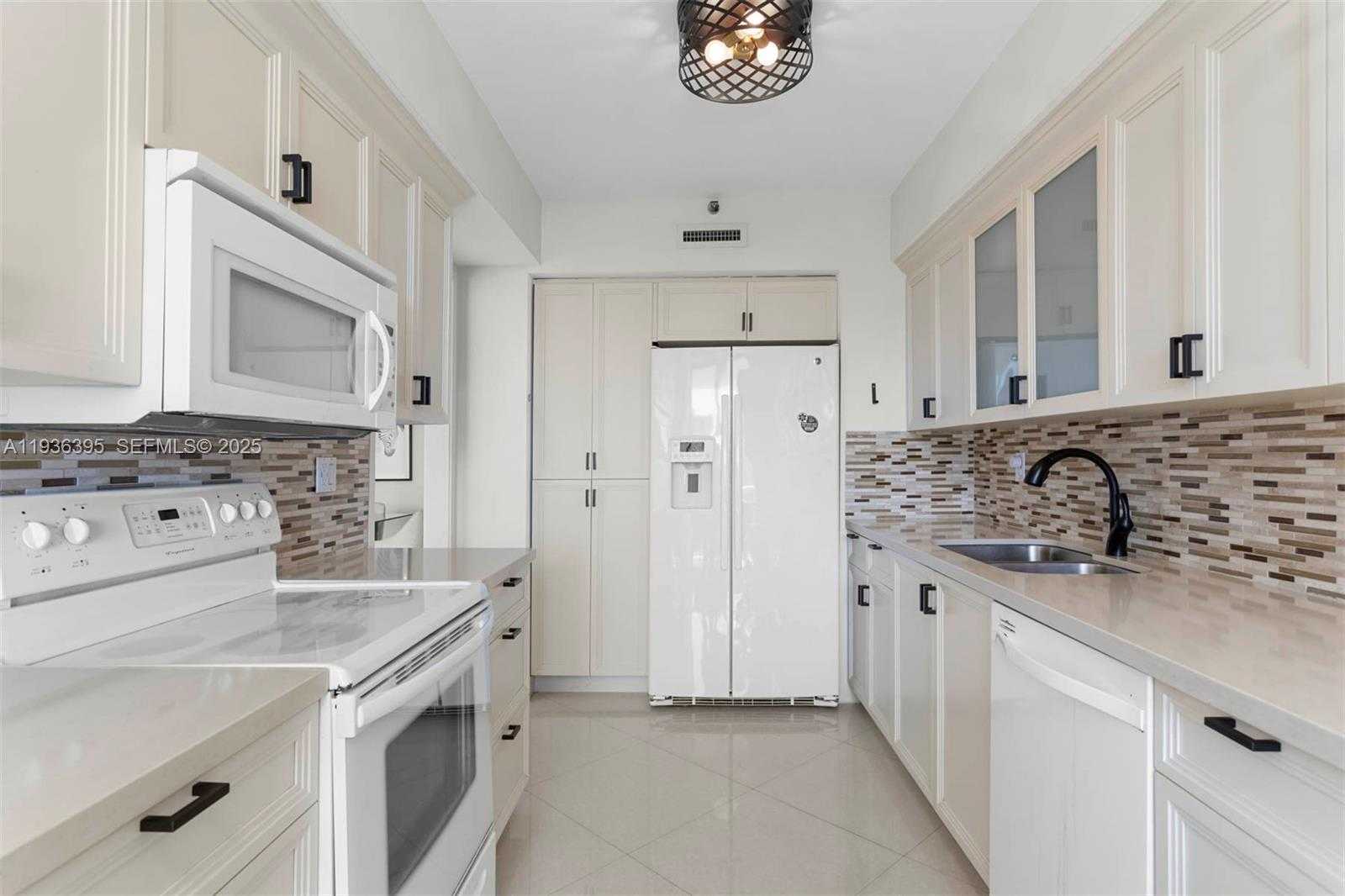 Small Image of 19500 TURNBERRY WAY #5F, Aventura Number 13