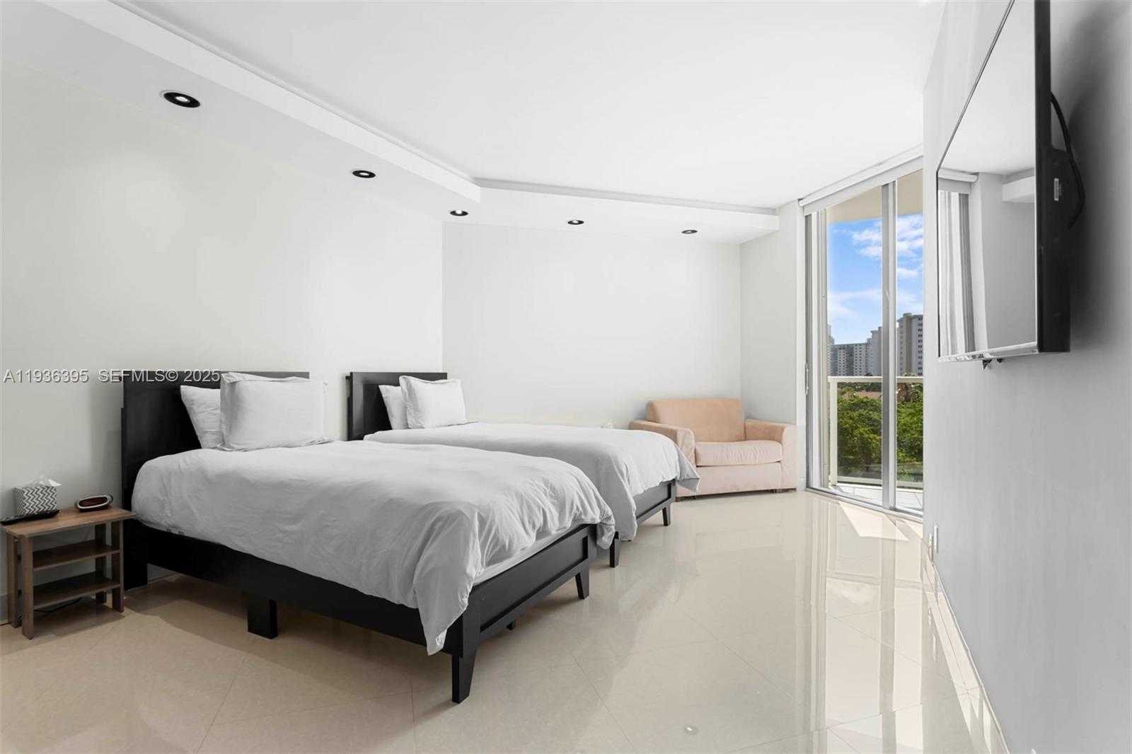 Small Image of 19500 TURNBERRY WAY #5F, Aventura Number 21