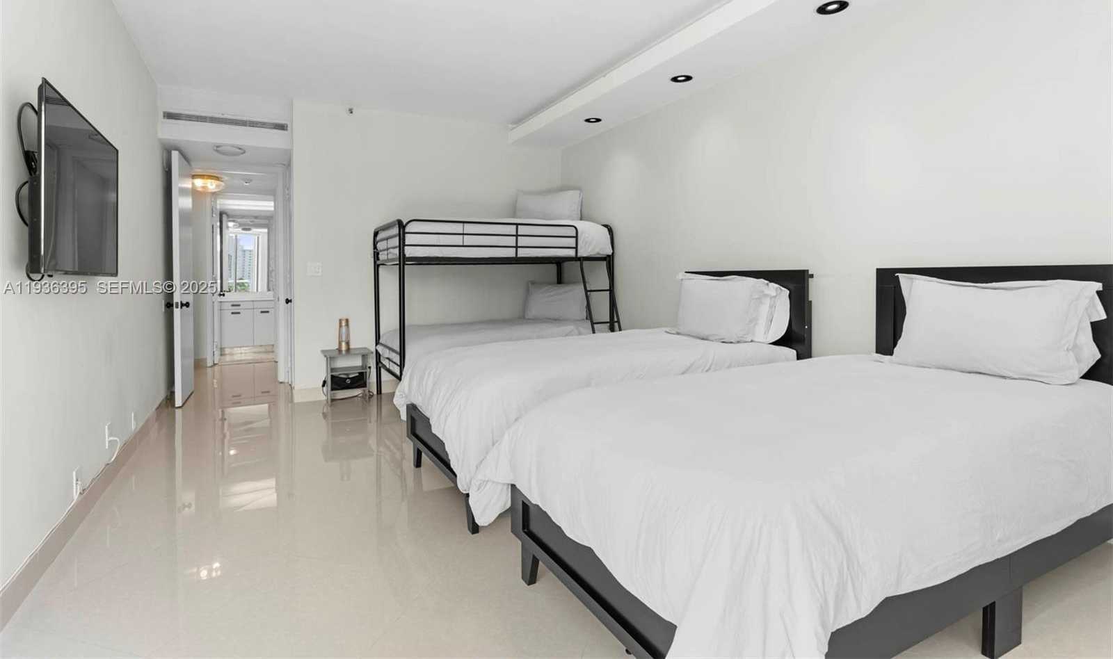 Small Image of 19500 TURNBERRY WAY #5F, Aventura Number 22