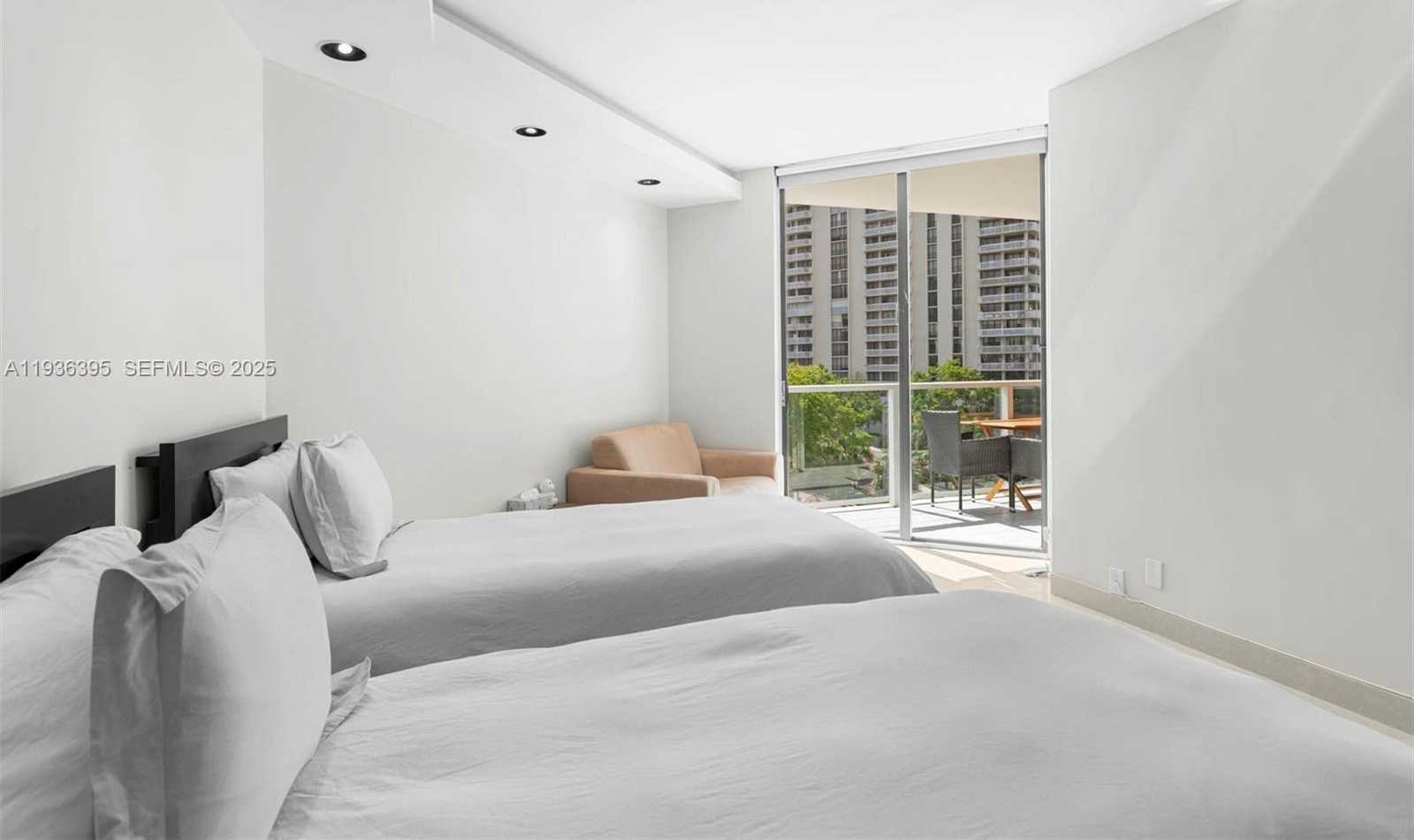 Small Image of 19500 TURNBERRY WAY #5F, Aventura Number 23