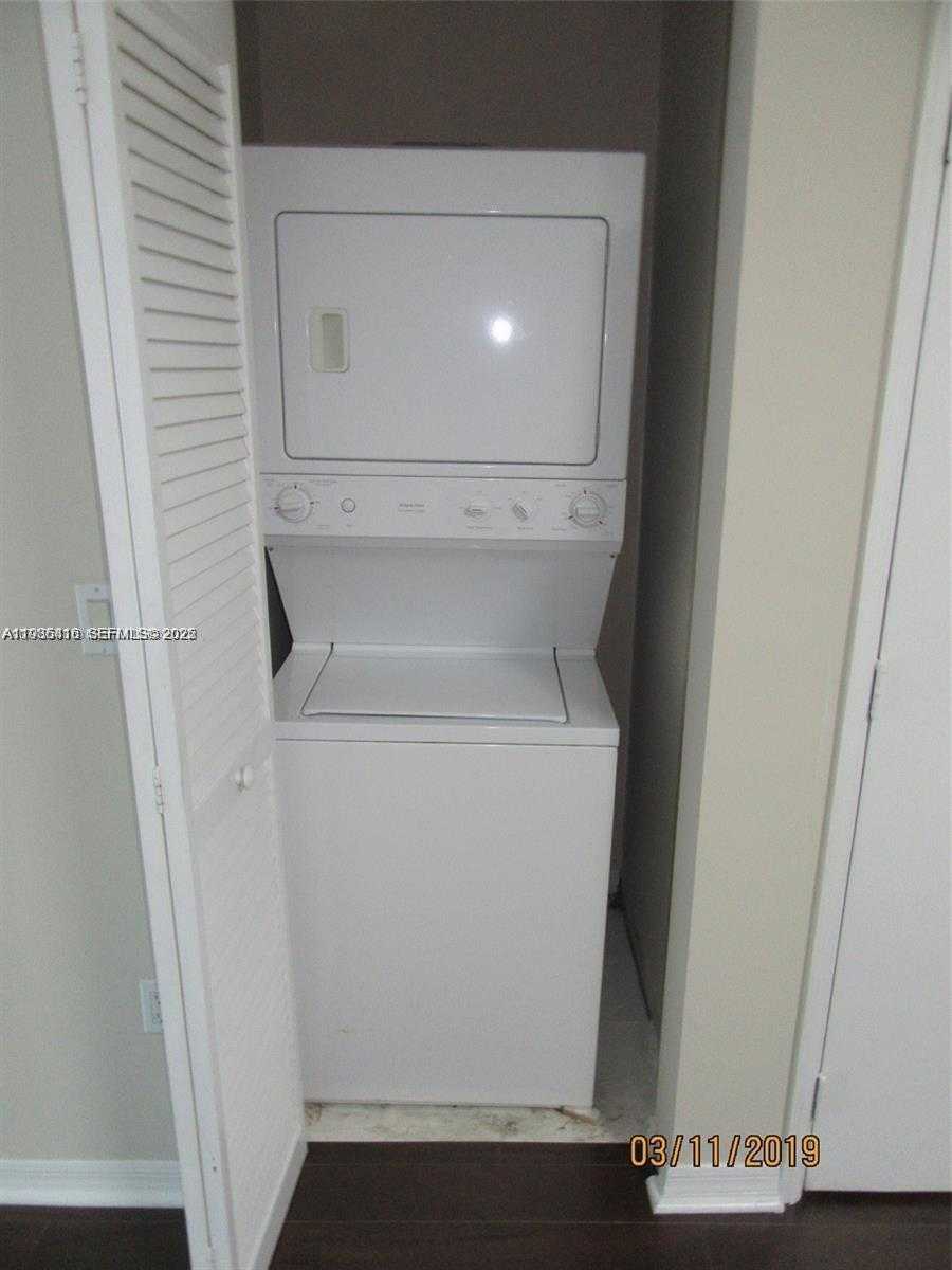 Small Image of 950 BRICKELL BAY DR #1003, Miami Number 8