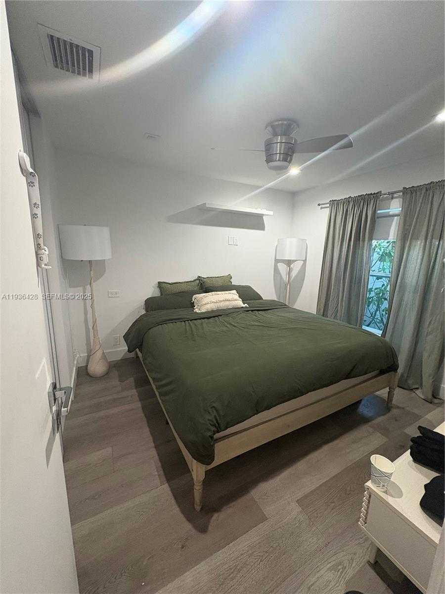 Imagen de Pequeño Objeto