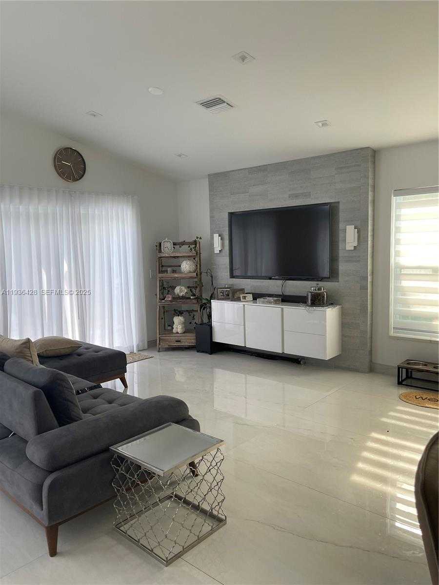 Imagen de Pequeño Objeto