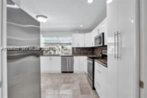 Small Image of 13015 BISCAYNE ISLAND TER, North Miami Number 17