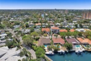 Small Image of 13015 BISCAYNE ISLAND TER, North Miami Number 2