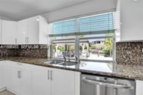 Small Image of 13015 BISCAYNE ISLAND TER, North Miami Number 20