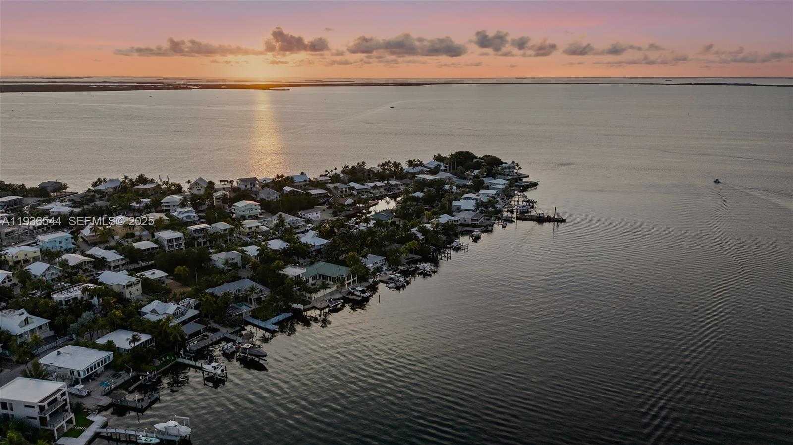 Small Image of 16 NORTH DR, Key Largo Number 11
