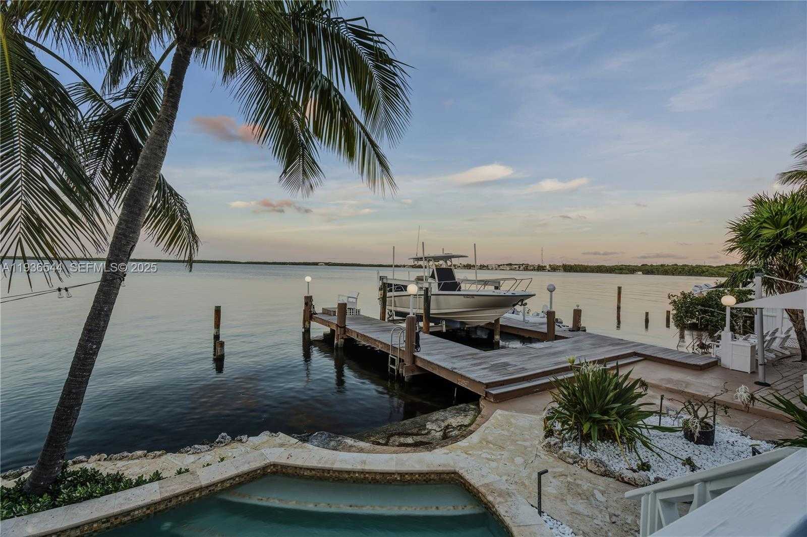 Small Image of 16 NORTH DR, Key Largo Number 13