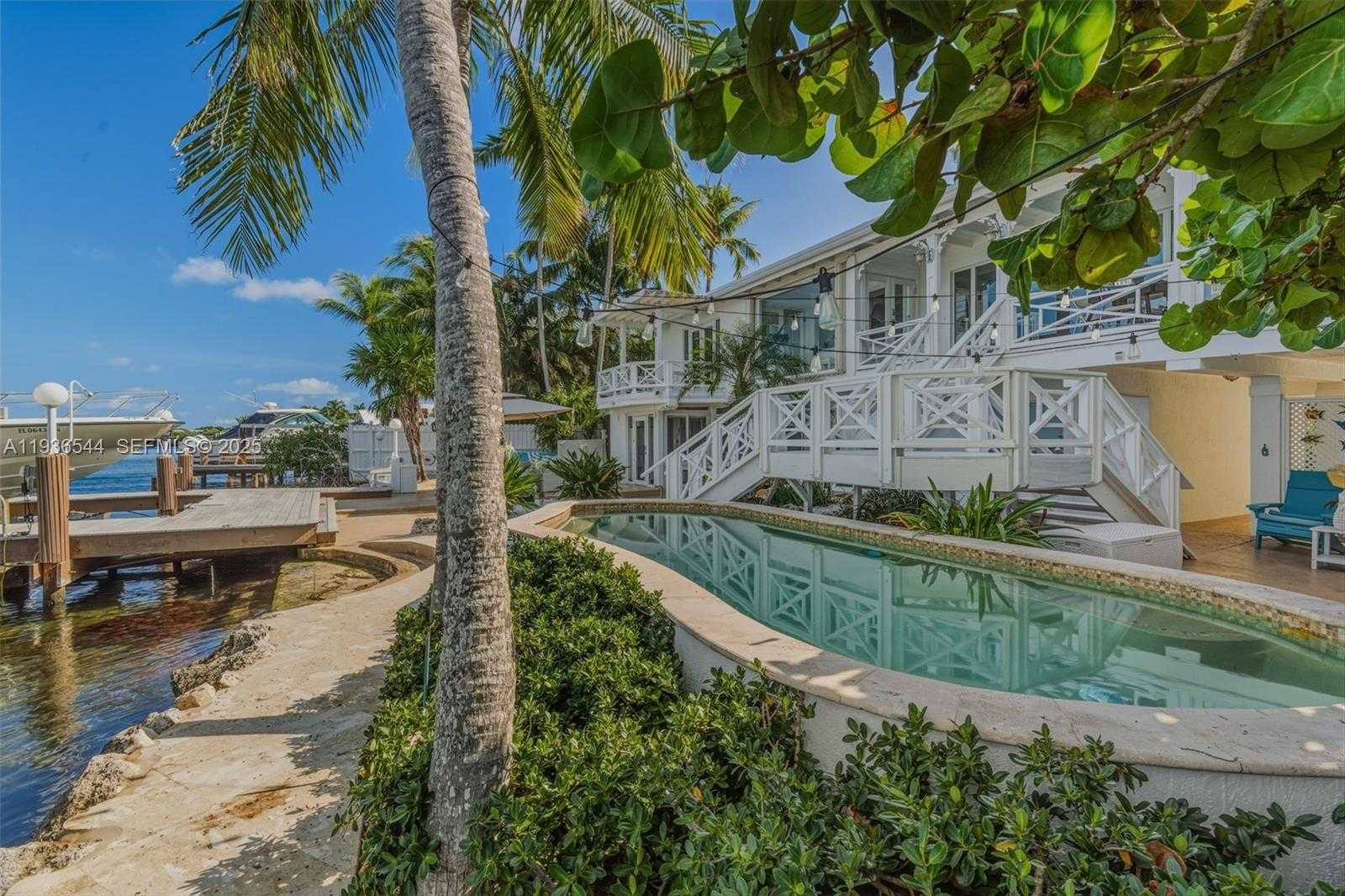 Small Image of 16 NORTH DR, Key Largo Number 25