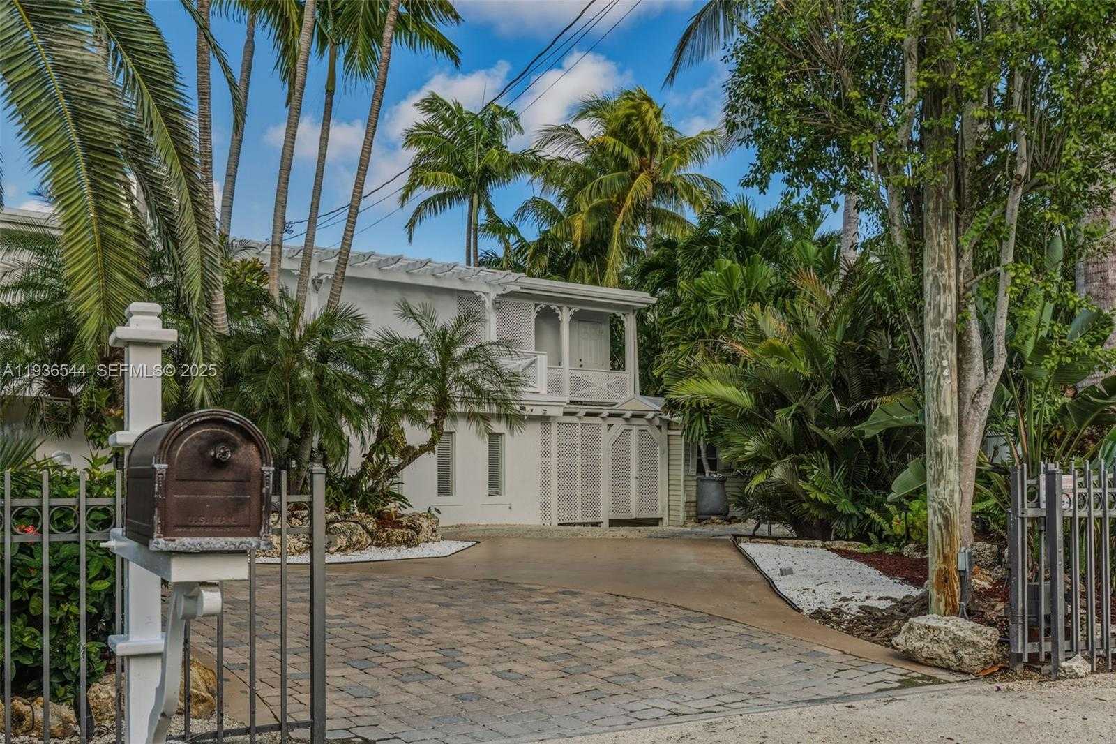 Small Image of 16 NORTH DR, Key Largo Number 27