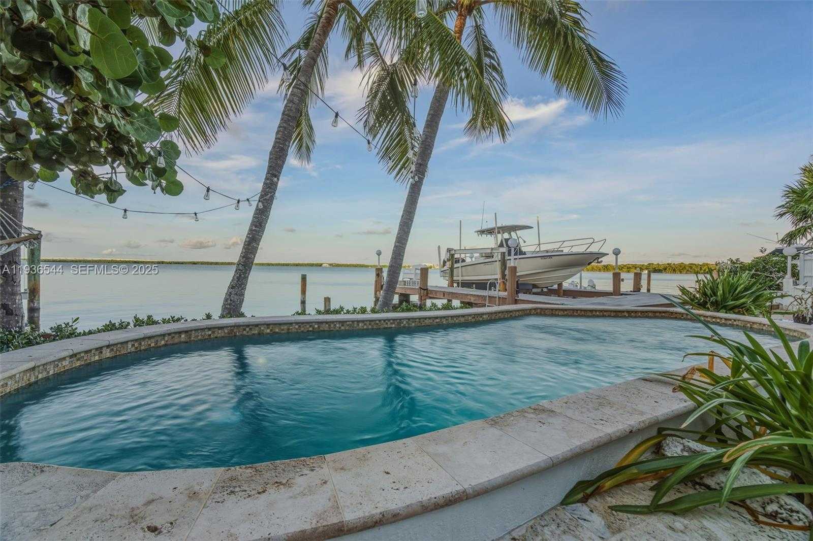 Small Image of 16 NORTH DR, Key Largo Number 28