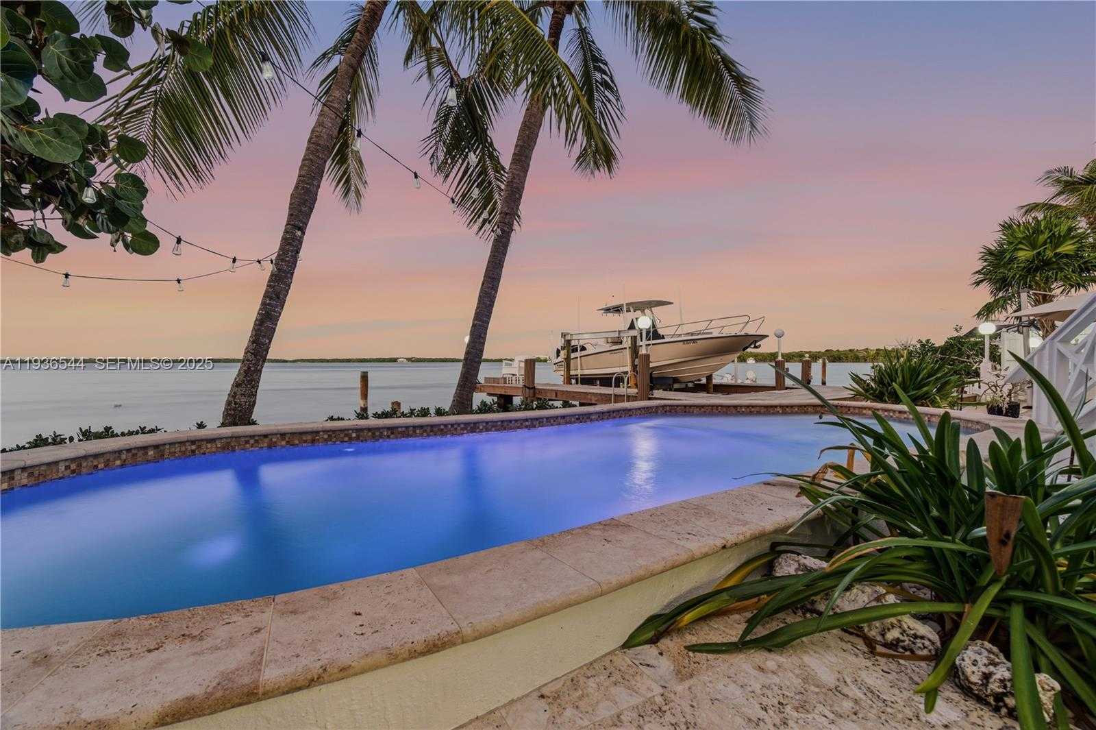 Small Image of 16 NORTH DR, Key Largo Number 6