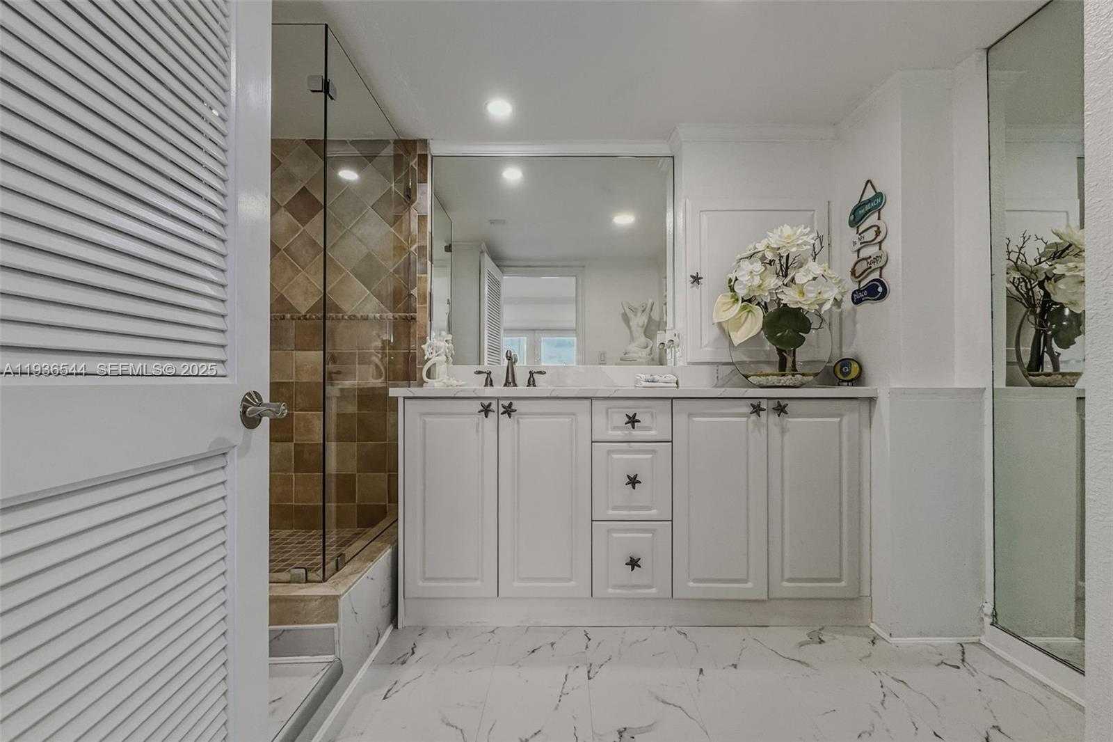 Small Image of 16 NORTH DR, Key Largo Number 67