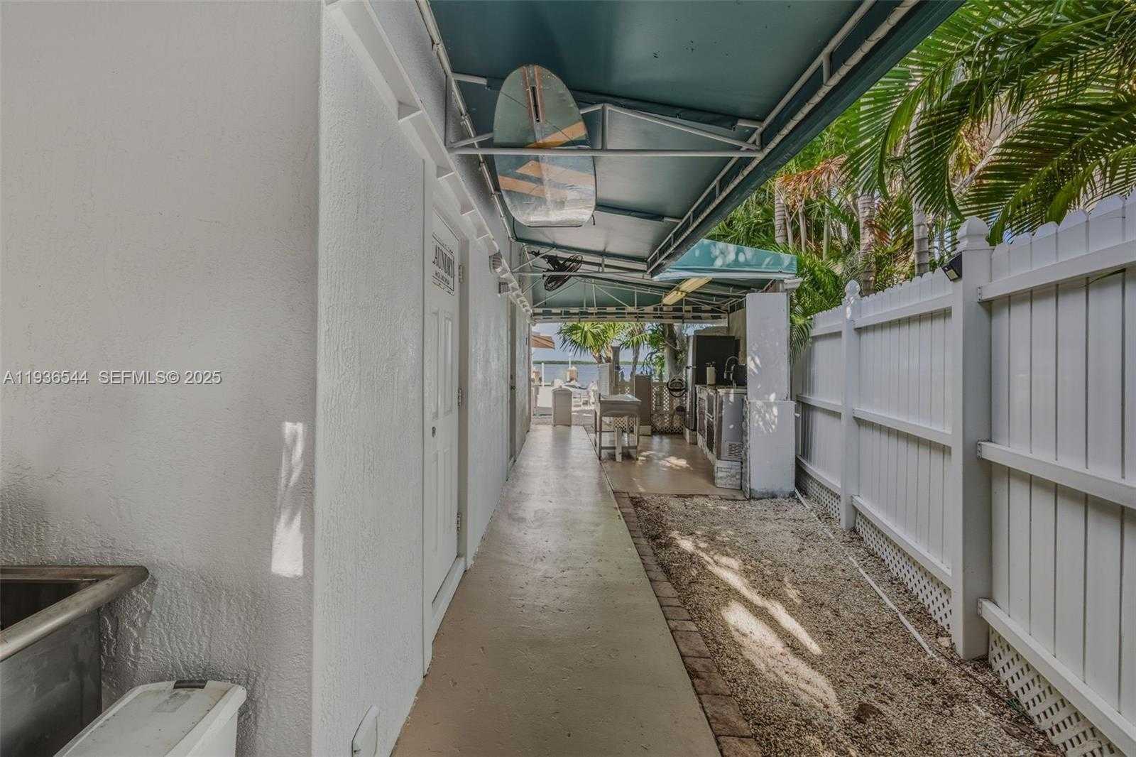 Small Image of 16 NORTH DR, Key Largo Number 82