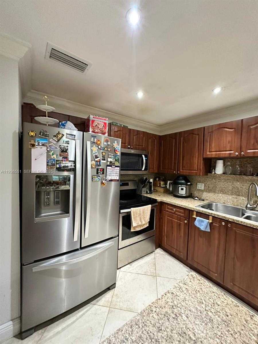 Small Image of 12531 NORTH WEST 7TH LN, Miami Number 10