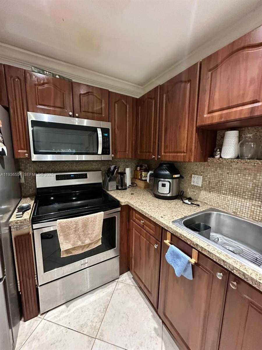 Small Image of 12531 NORTH WEST 7TH LN, Miami Number 11