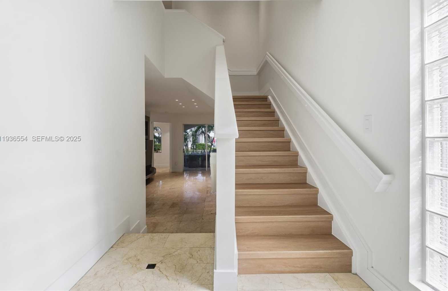 Small Image of 3135 NE 211 ST, Aventura Number 17