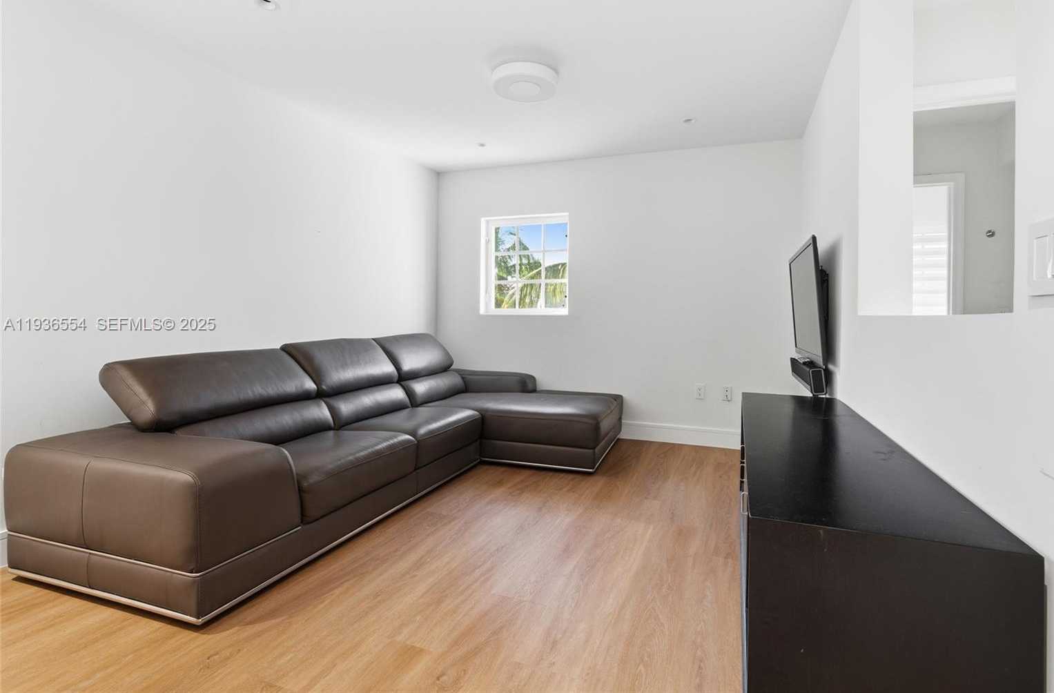 Small Image of 3135 NE 211 ST, Aventura Number 18