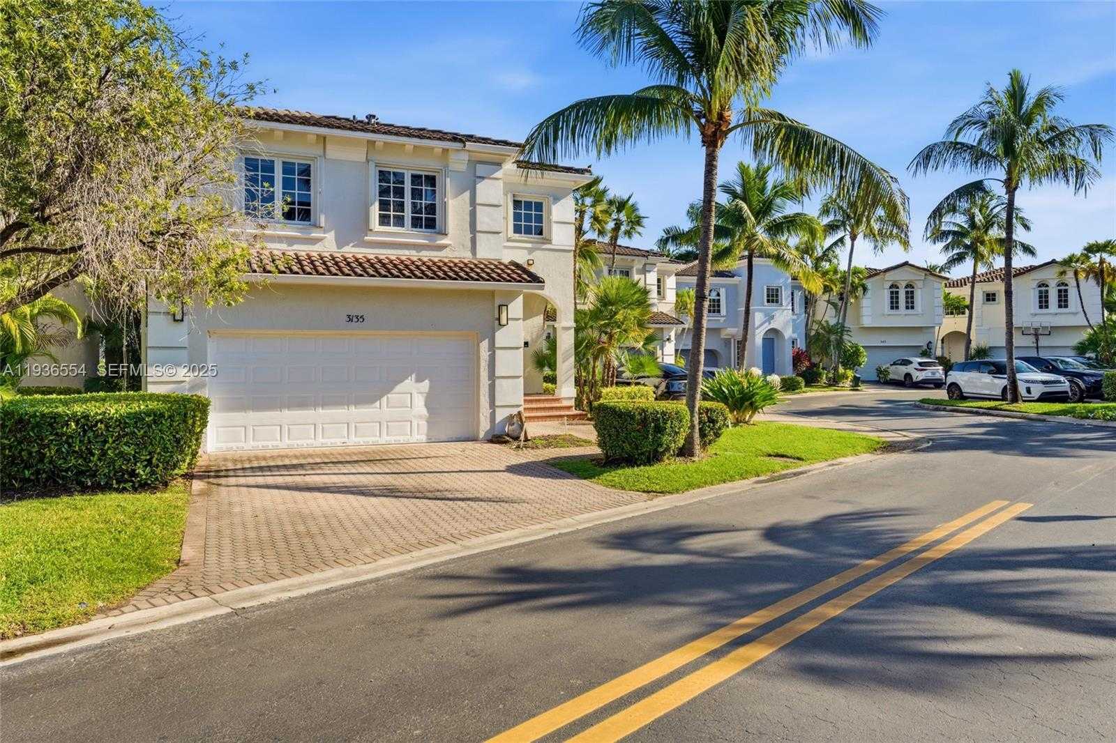 Small Image of 3135 NE 211 ST, Aventura Number 2