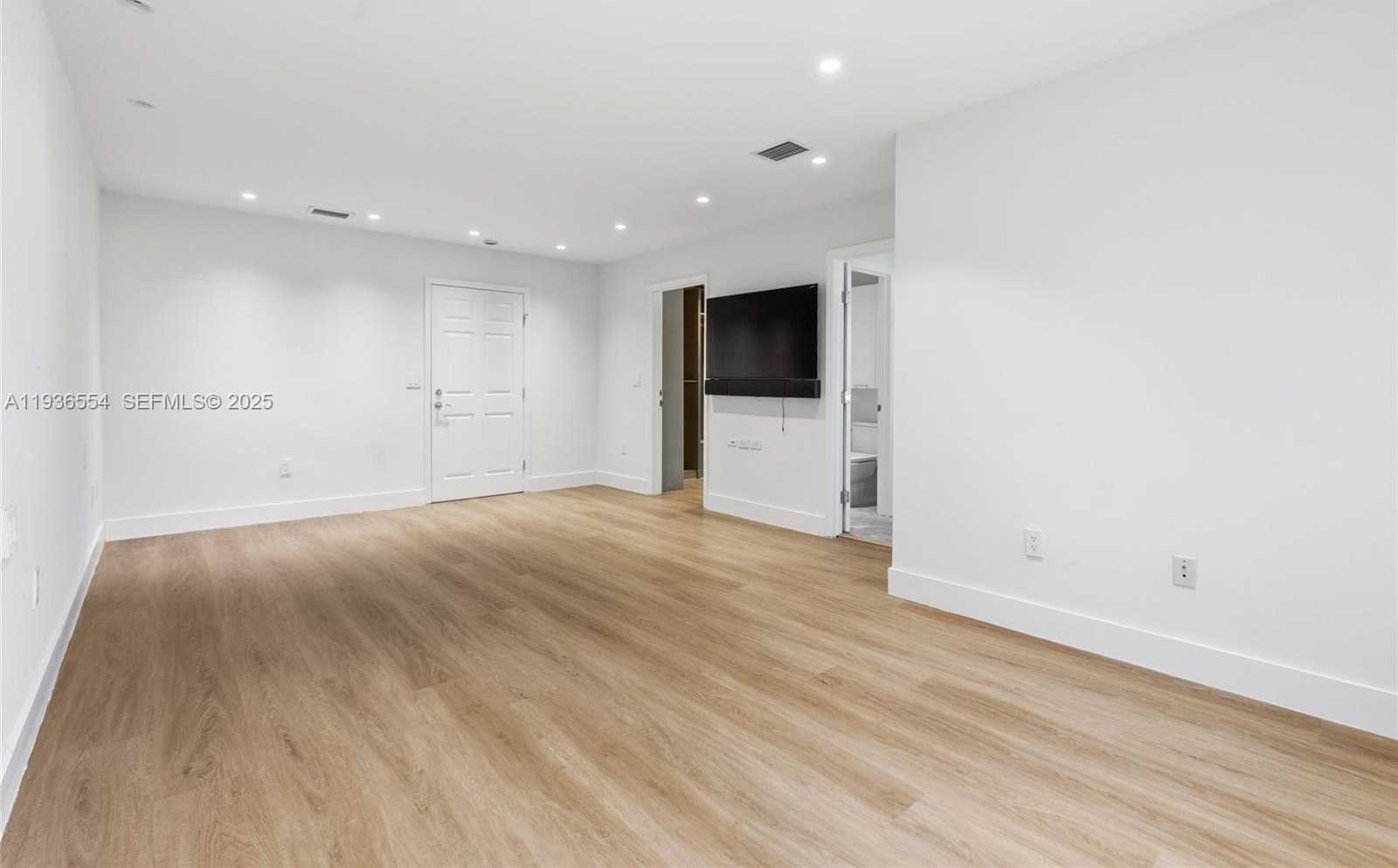 Small Image of 3135 NE 211 ST, Aventura Number 21