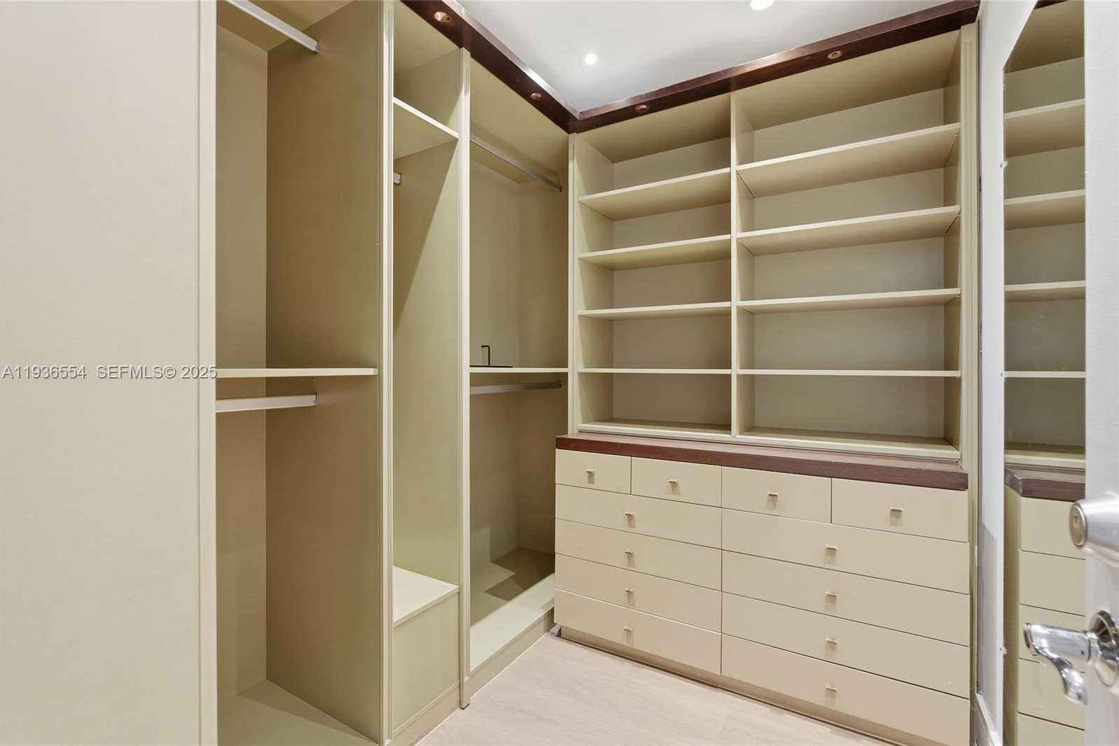 Small Image of 3135 NE 211 ST, Aventura Number 25