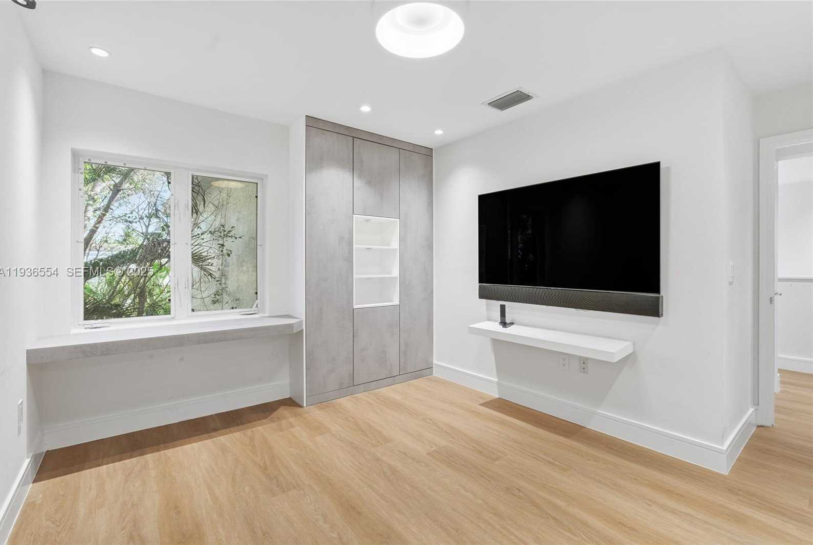 Small Image of 3135 NE 211 ST, Aventura Number 26