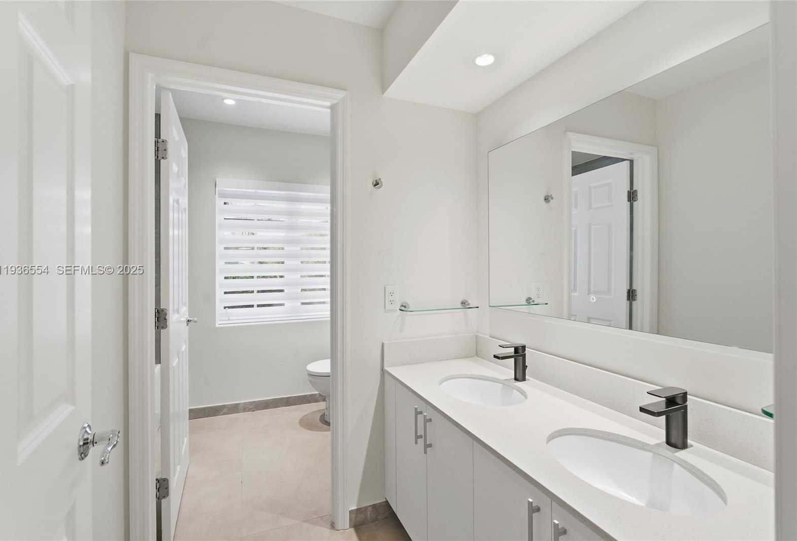 Small Image of 3135 NE 211 ST, Aventura Number 28