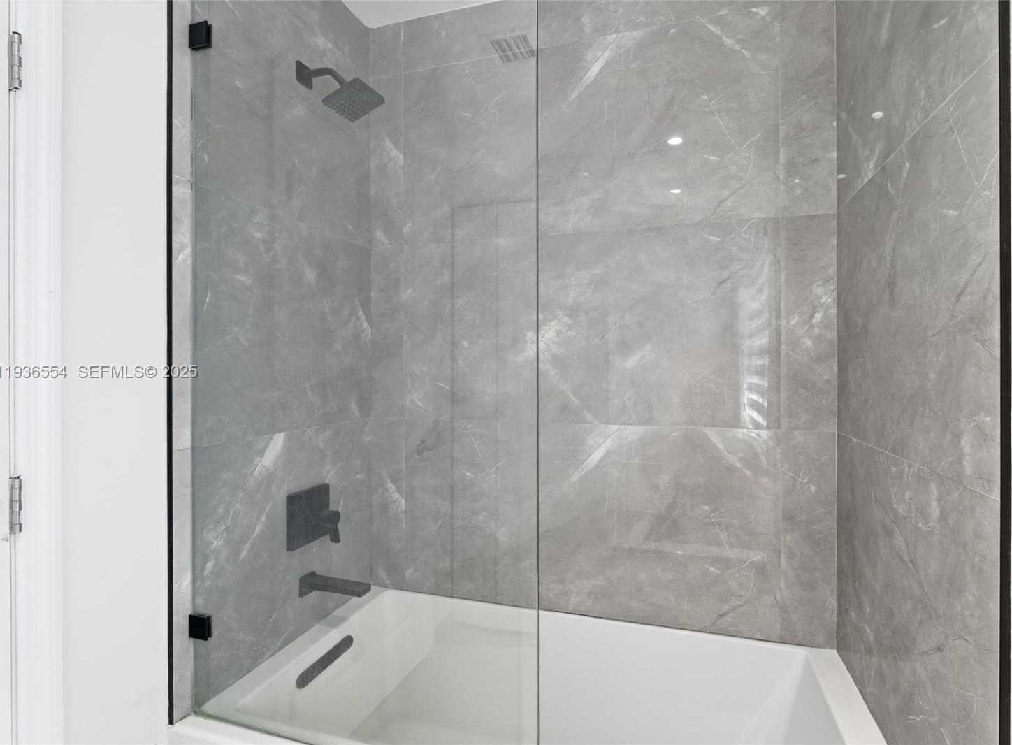 Small Image of 3135 NE 211 ST, Aventura Number 30