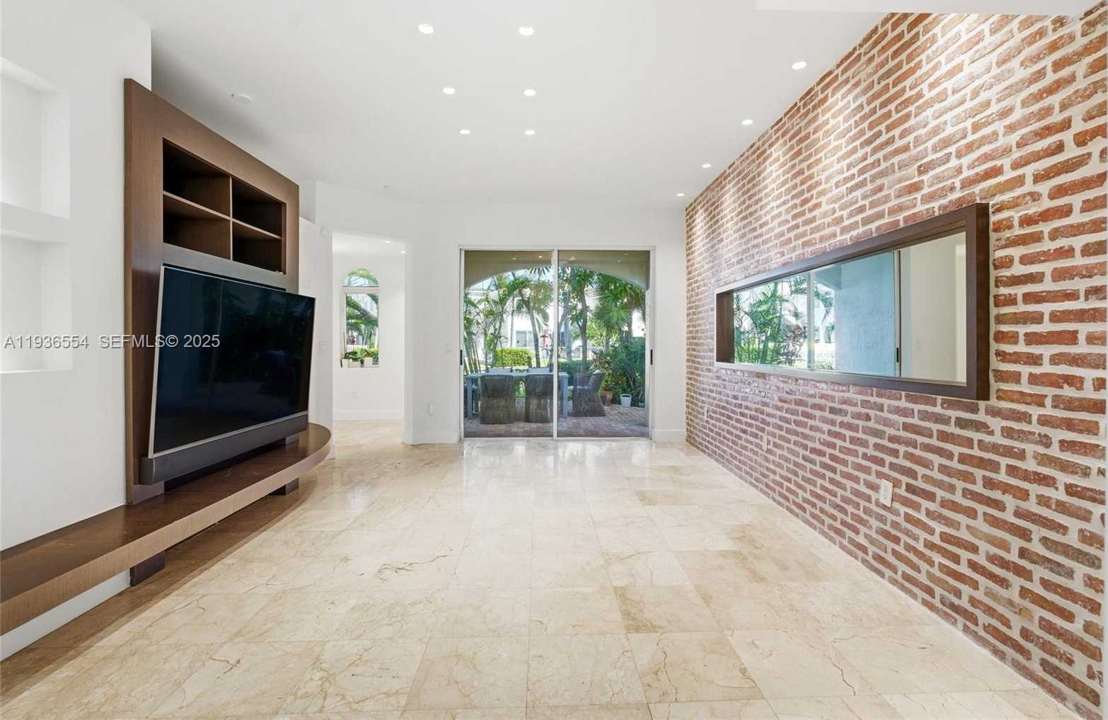 Small Image of 3135 NE 211 ST, Aventura Number 4