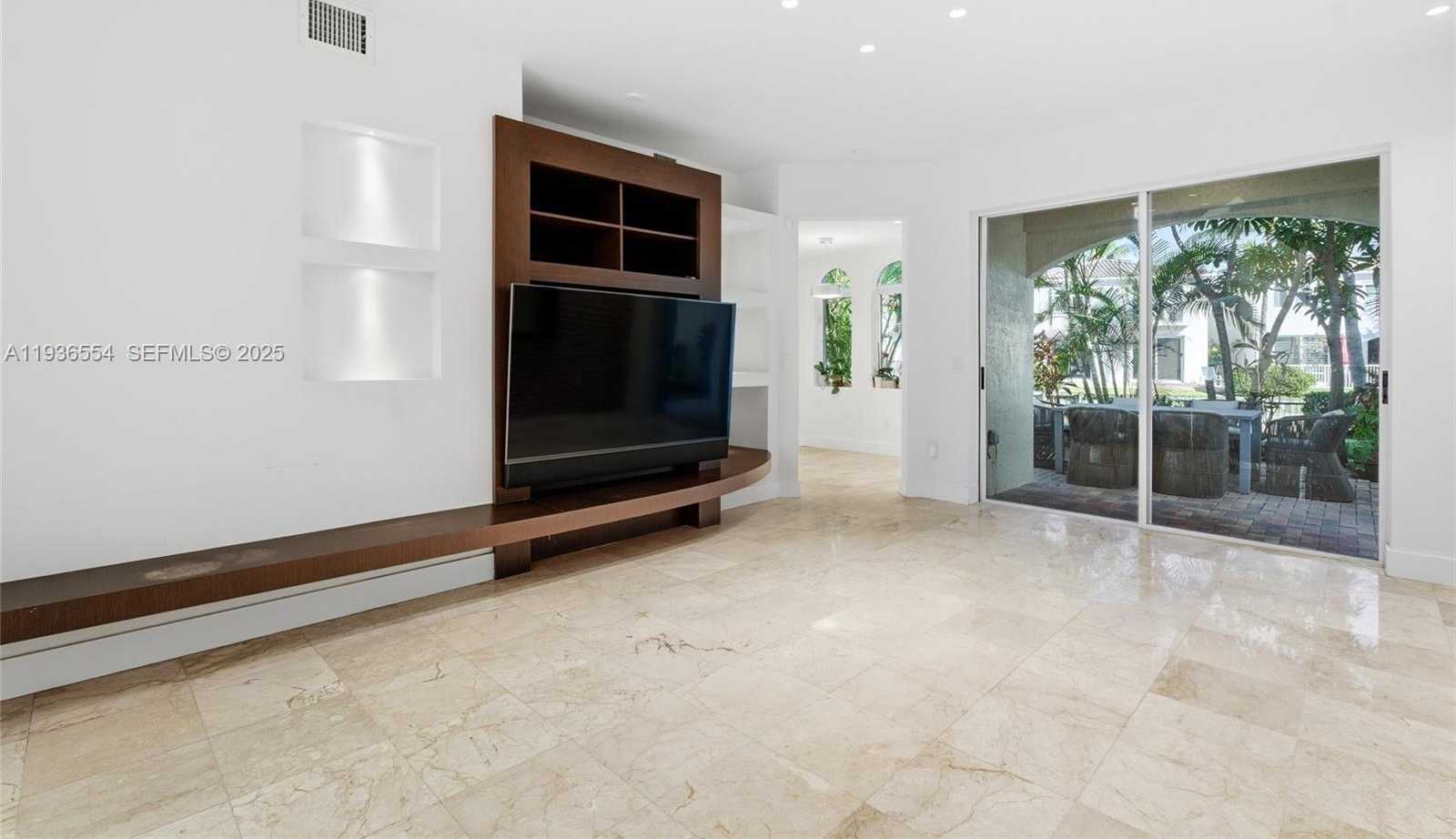 Small Image of 3135 NE 211 ST, Aventura Number 5