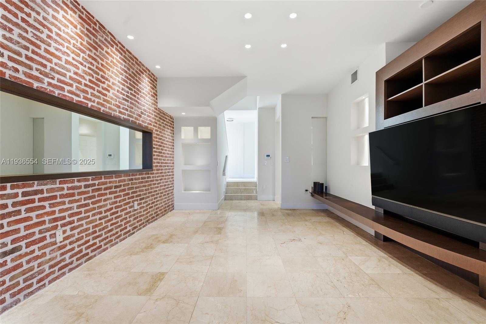 Small Image of 3135 NE 211 ST, Aventura Number 8