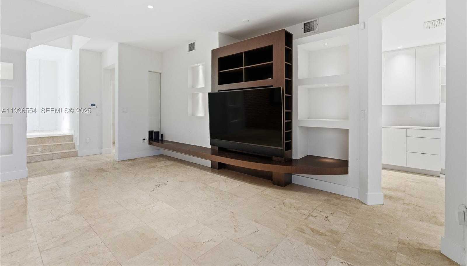 Small Image of 3135 NE 211 ST, Aventura Number 9