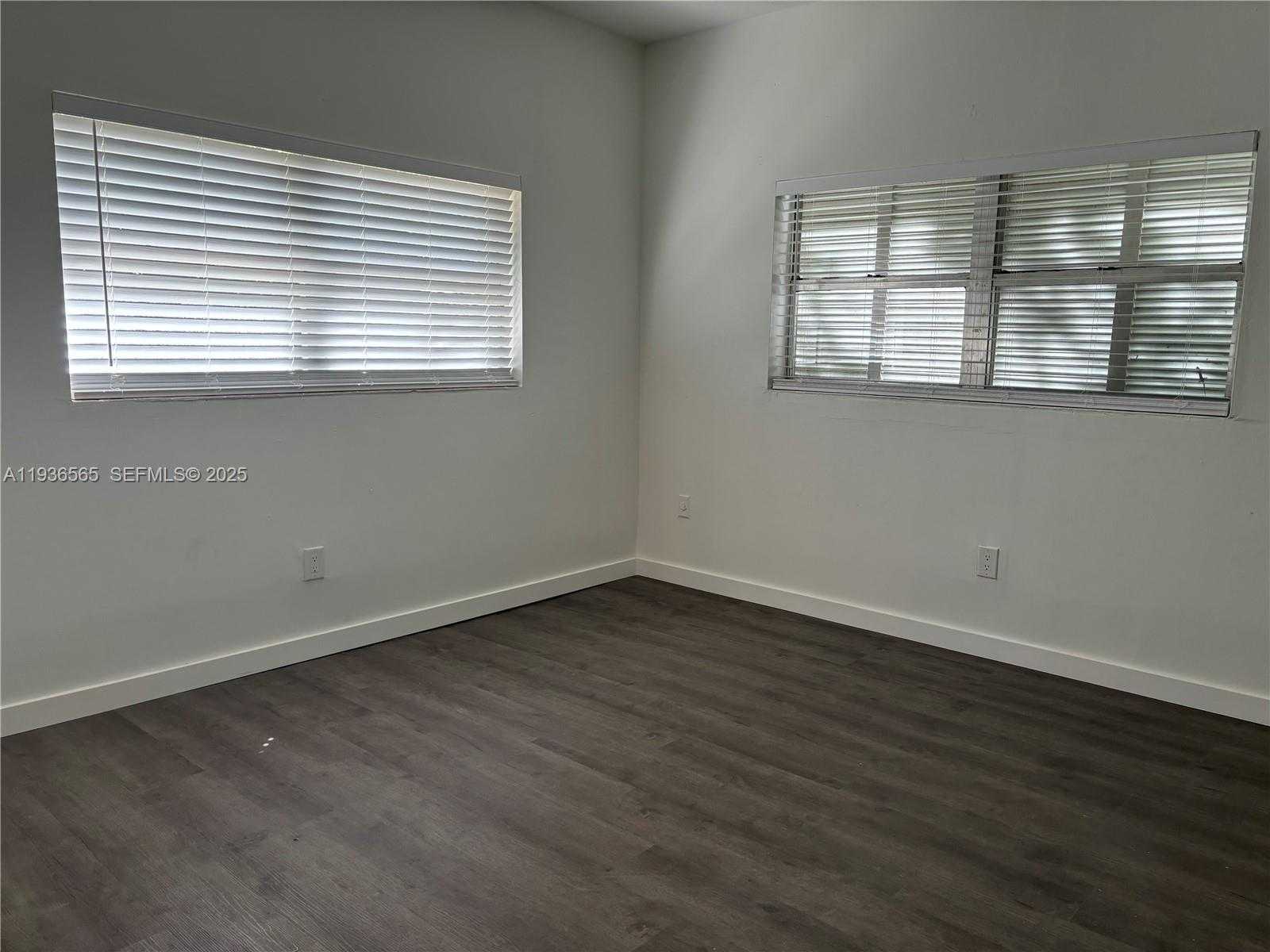 Small Image of 15240 NORTH EAST 8TH AVE #B, Miami Number 9