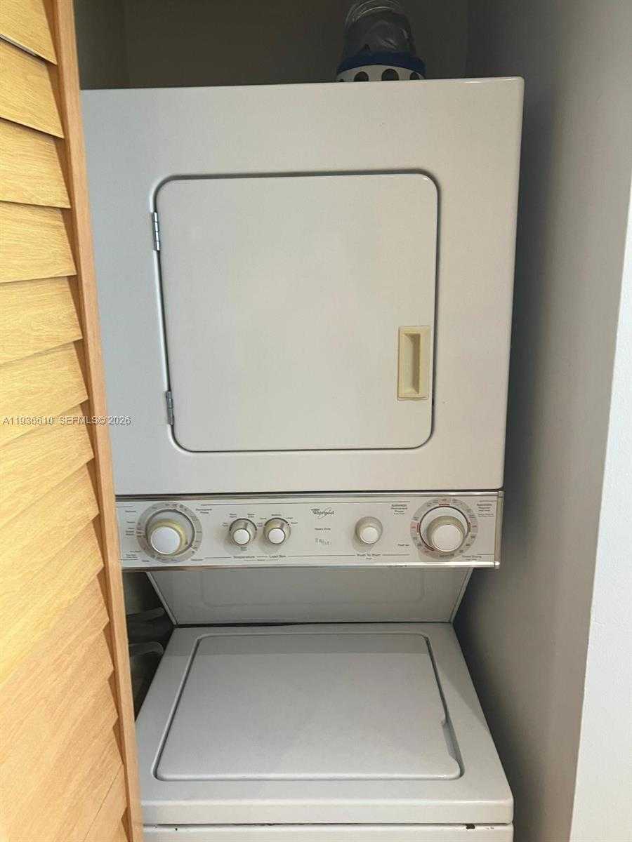 Small Image of 7601 EAST TREASURE DR #911, North Bay Village Number 5