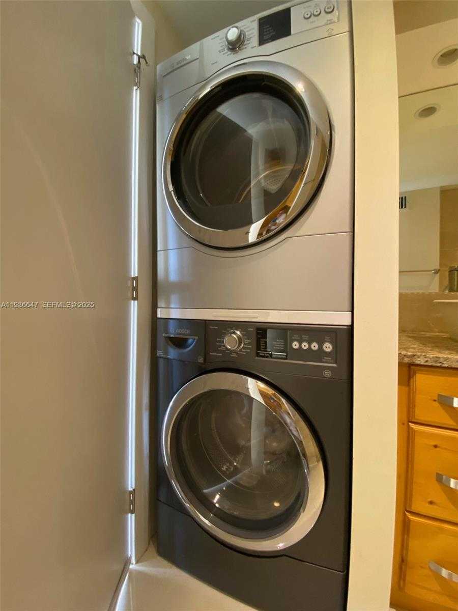 Small Image of 1901 BRICKELL AVE #B2106, Miami Number 9