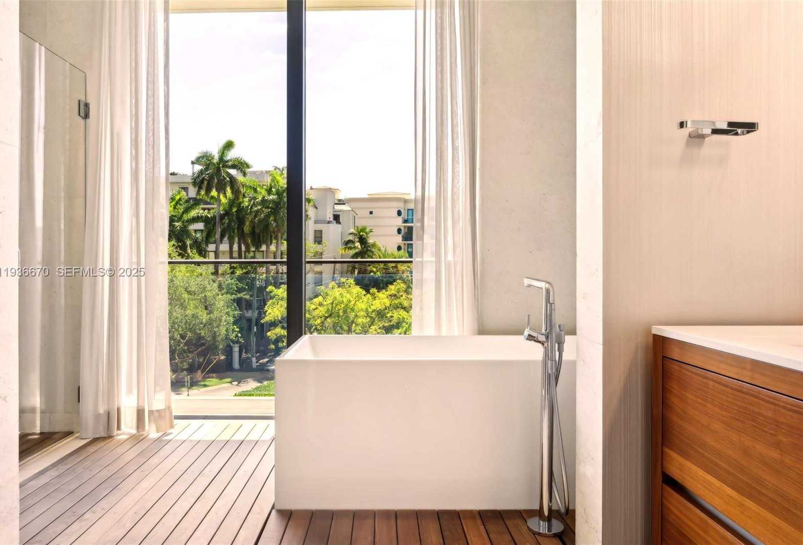 Small Image of 3581 EAST GLENCOE ST #309, Miami Number 11