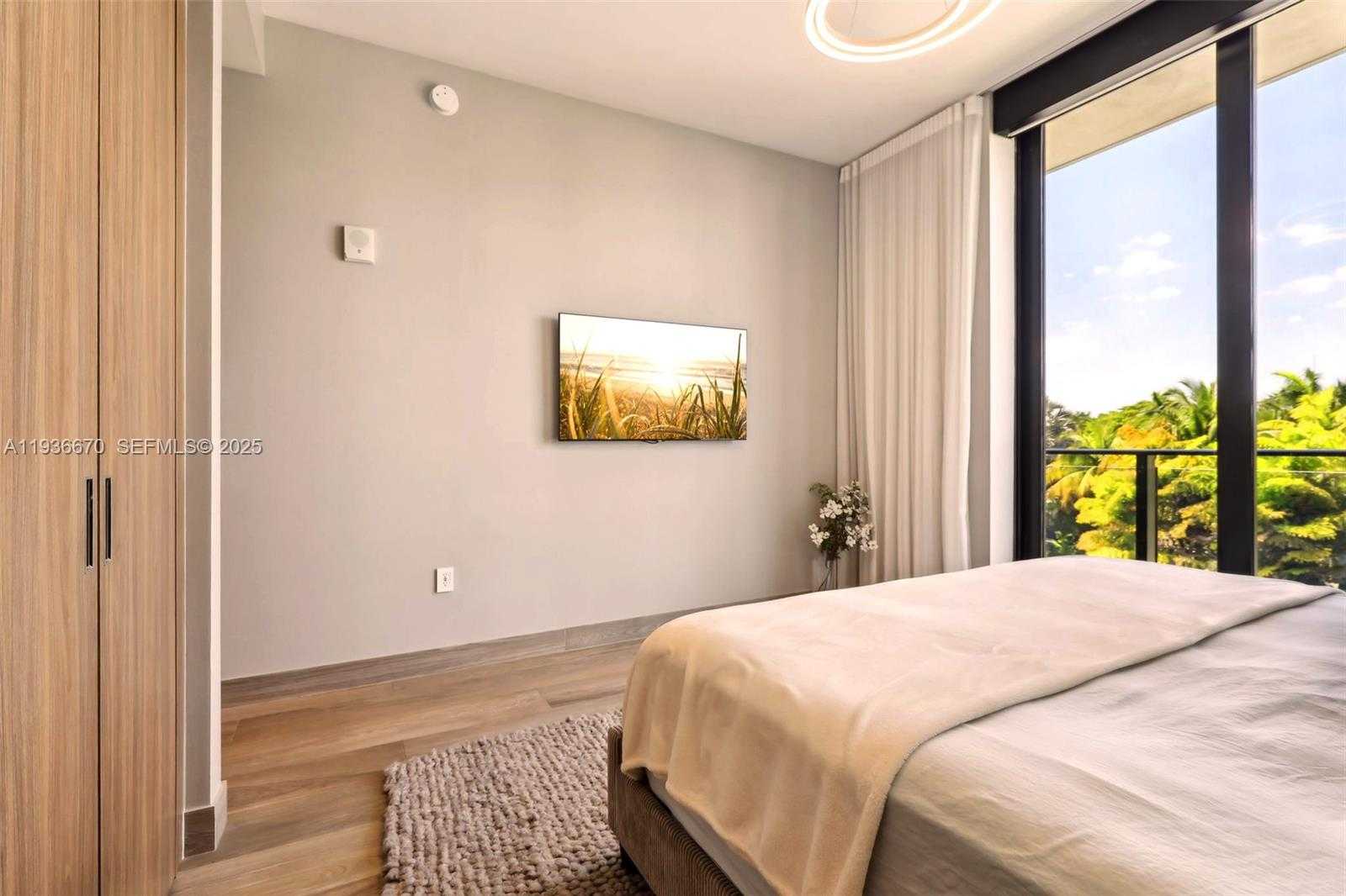 Small Image of 3581 EAST GLENCOE ST #309, Miami Number 19