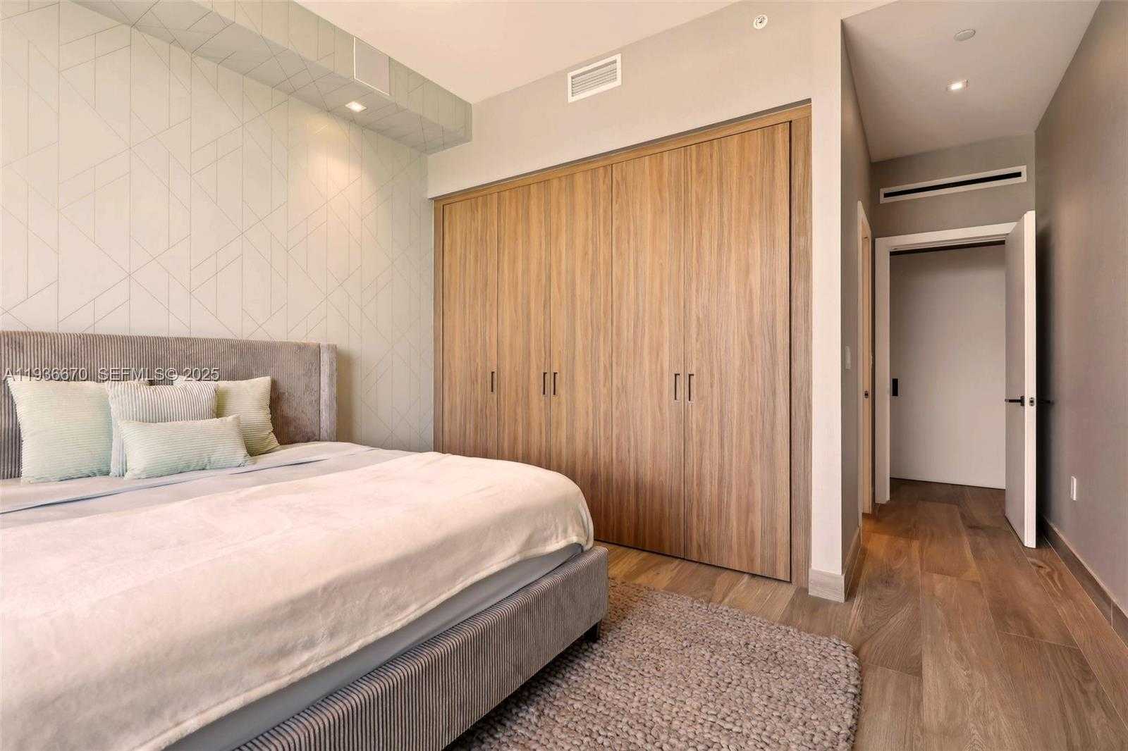 Small Image of 3581 EAST GLENCOE ST #309, Miami Number 20