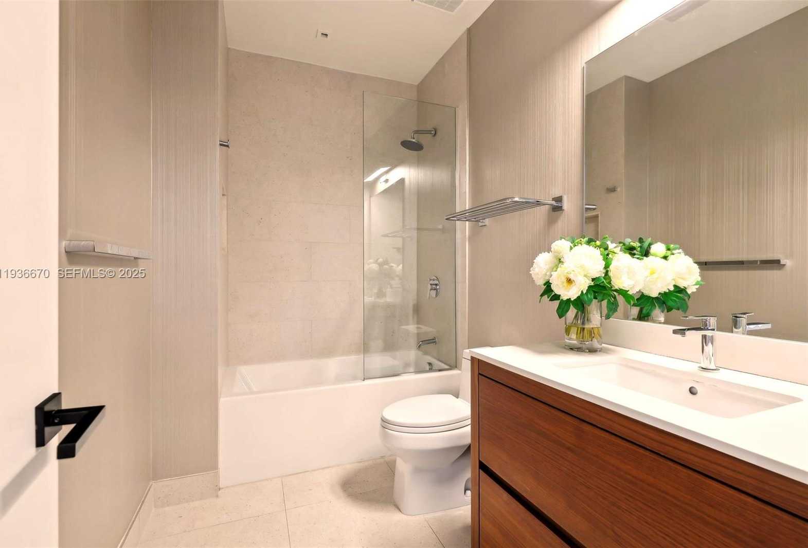 Small Image of 3581 EAST GLENCOE ST #309, Miami Number 21