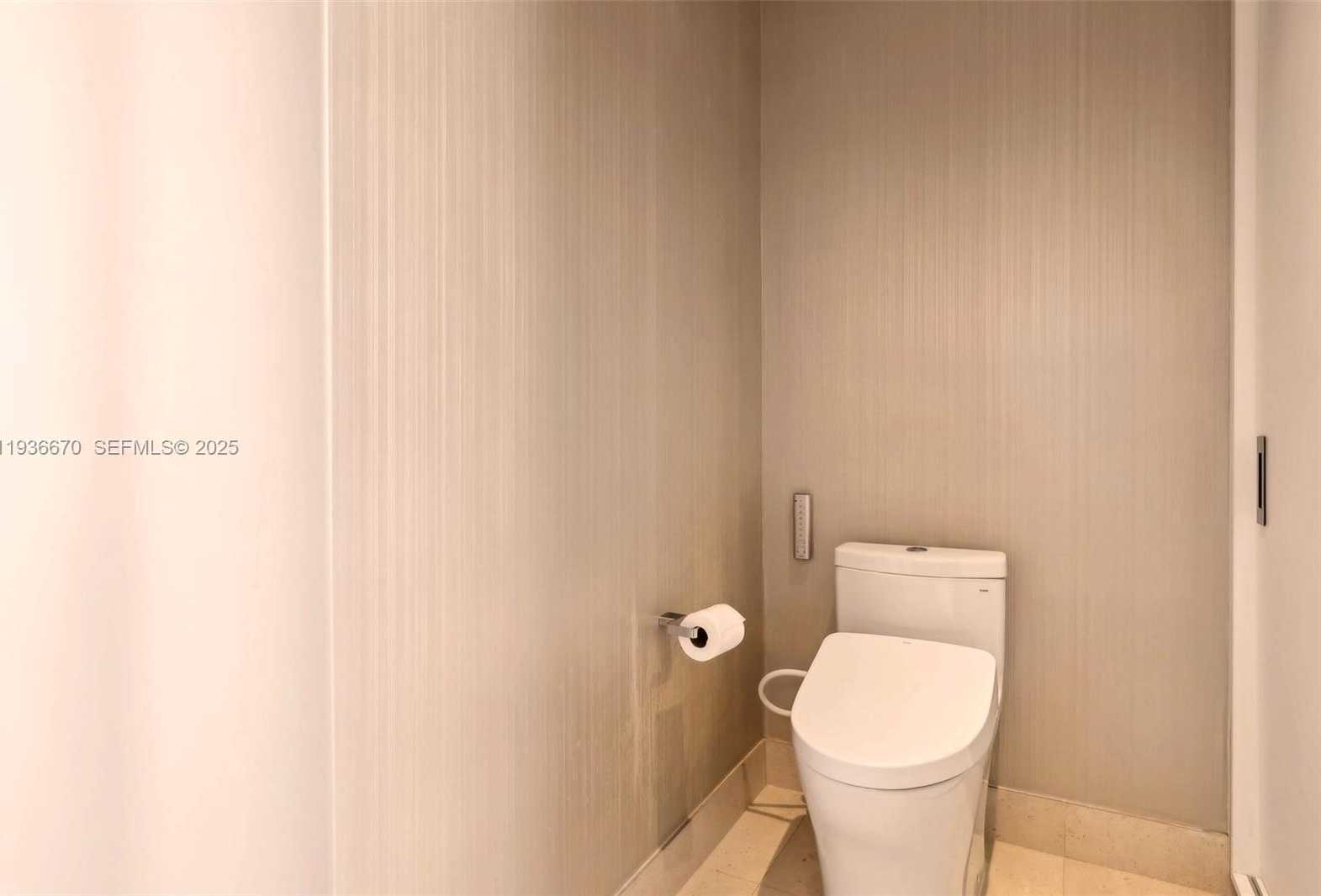 Small Image of 3581 EAST GLENCOE ST #309, Miami Number 28