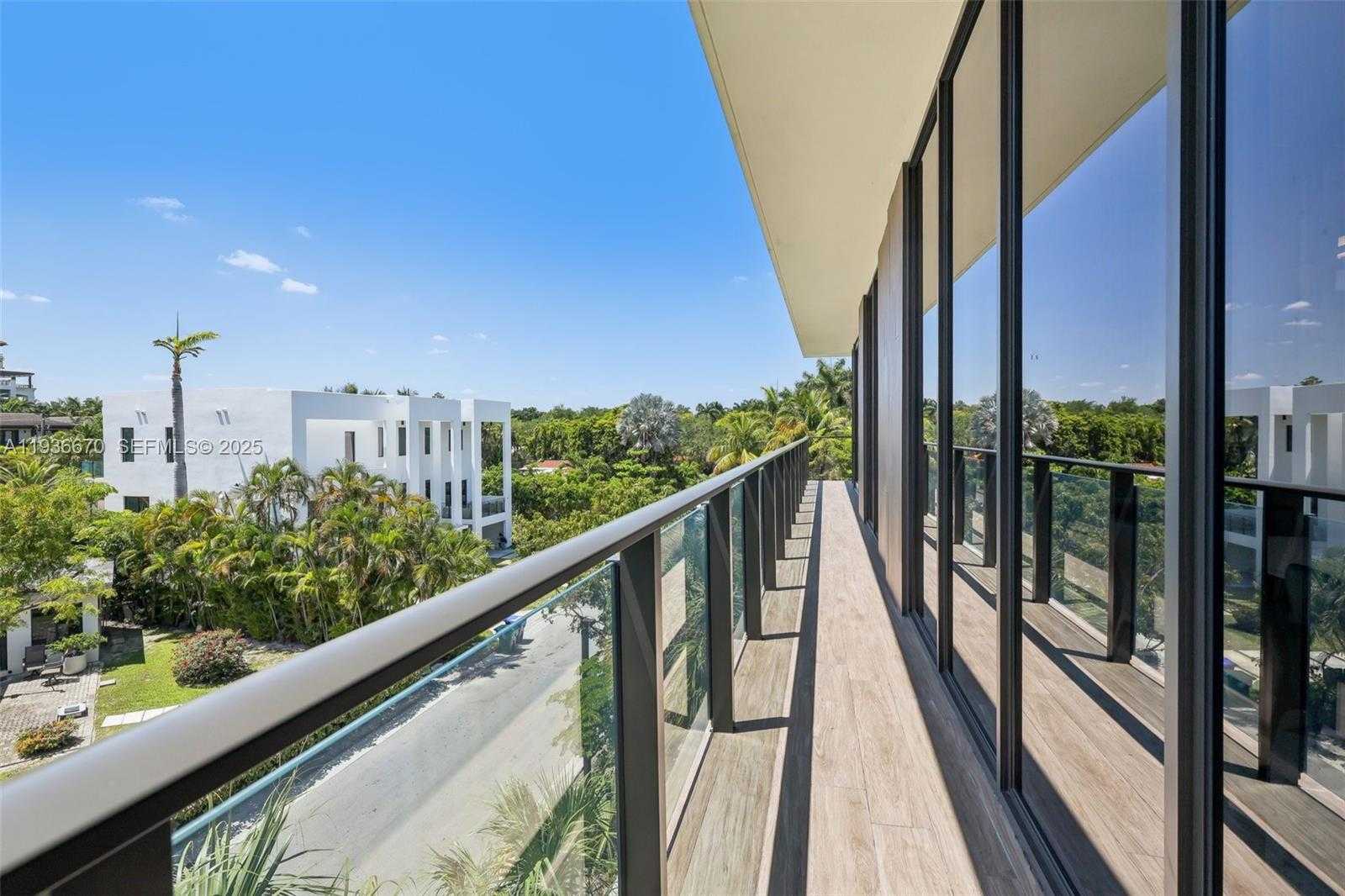 Small Image of 3581 EAST GLENCOE ST #309, Miami Number 36