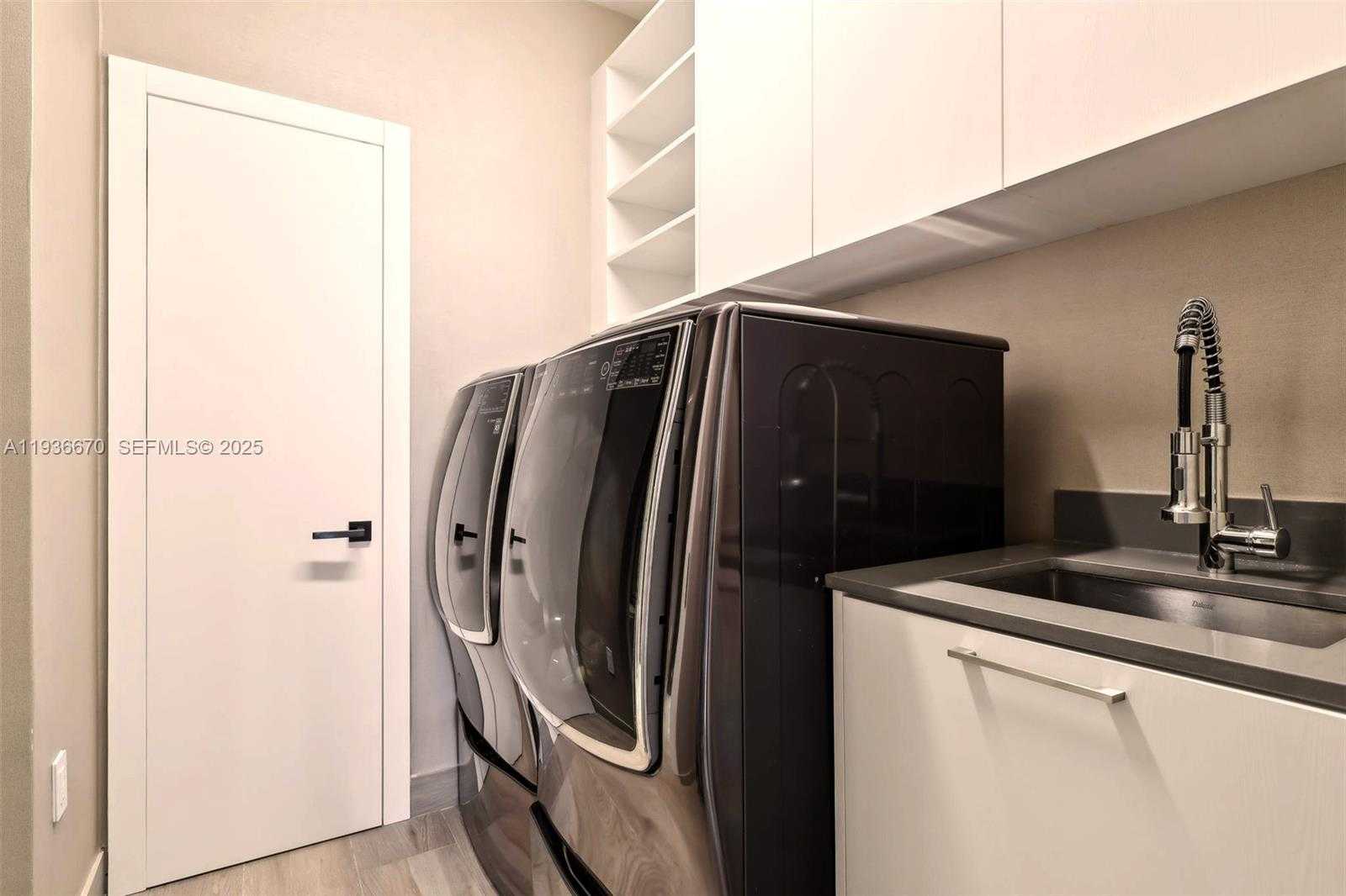 Small Image of 3581 EAST GLENCOE ST #309, Miami Number 48