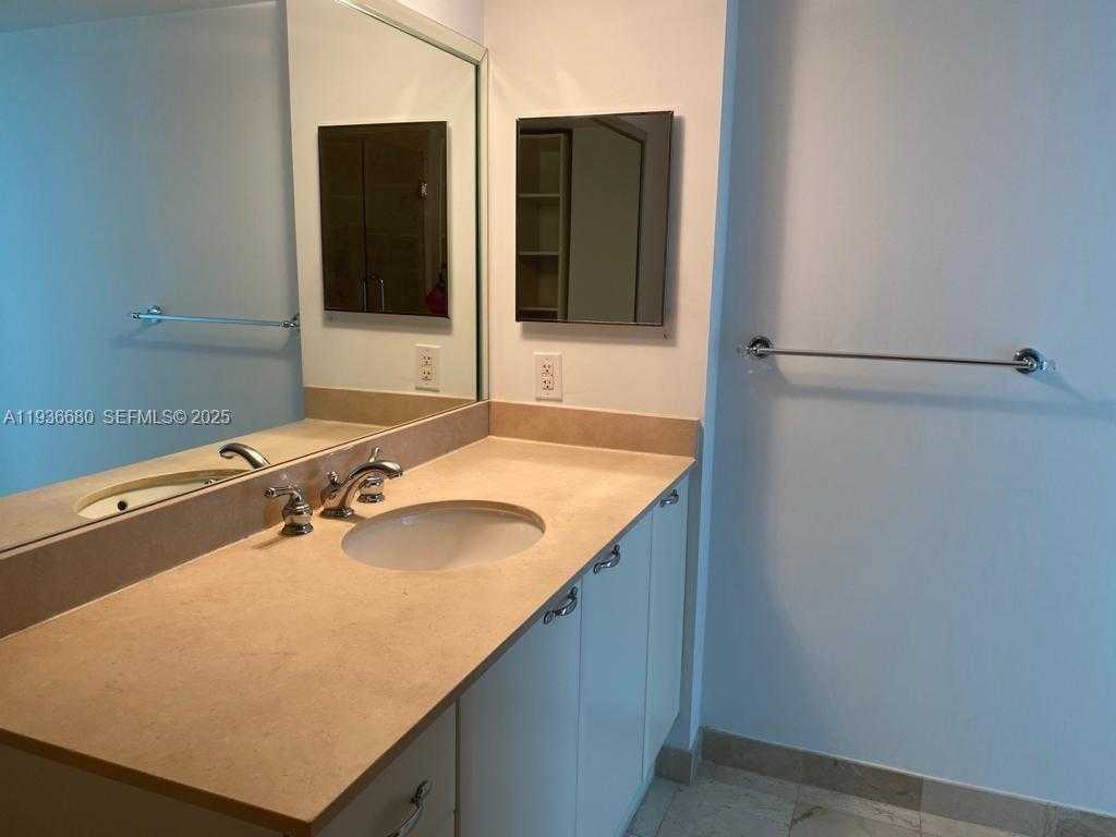 Small Image of 2101 BRICKELL AVE #1001, Miami Number 10