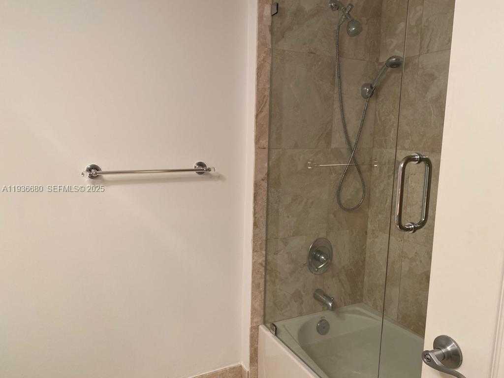 Small Image of 2101 BRICKELL AVE #1001, Miami Number 12