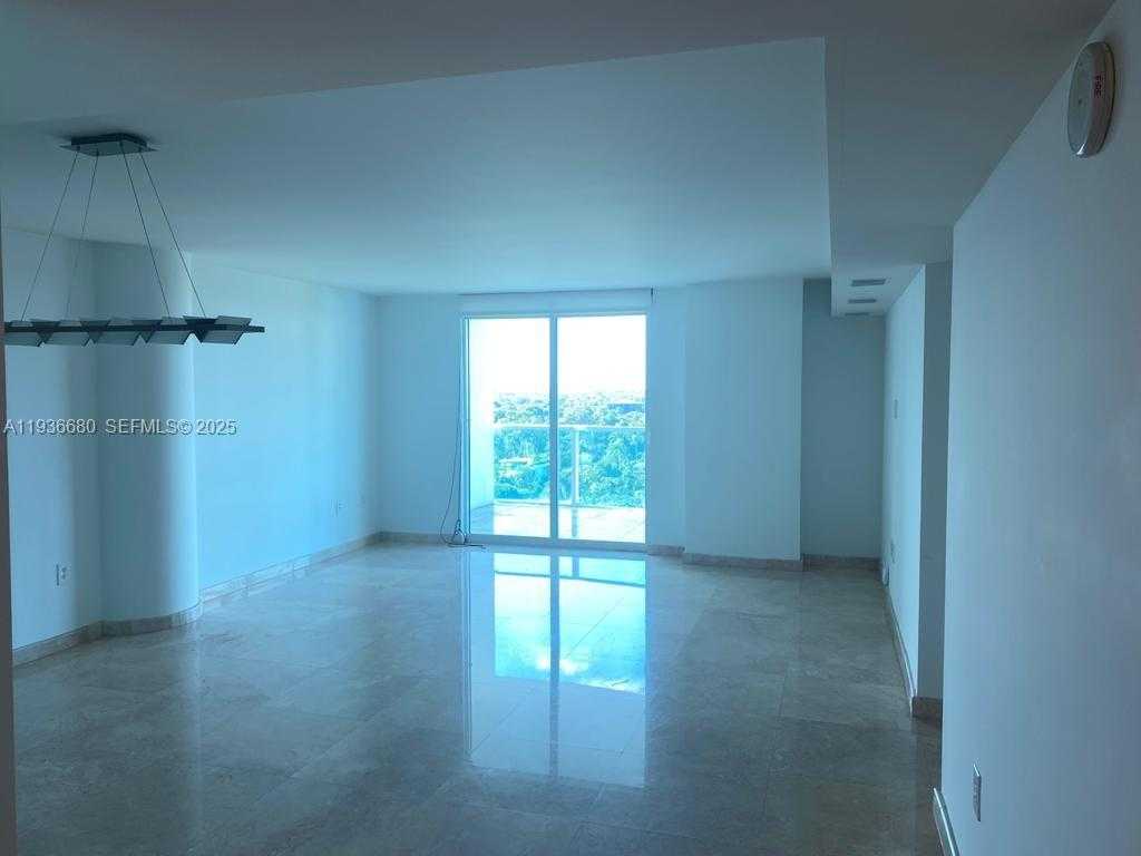 Small Image of 2101 BRICKELL AVE #1001, Miami Number 4
