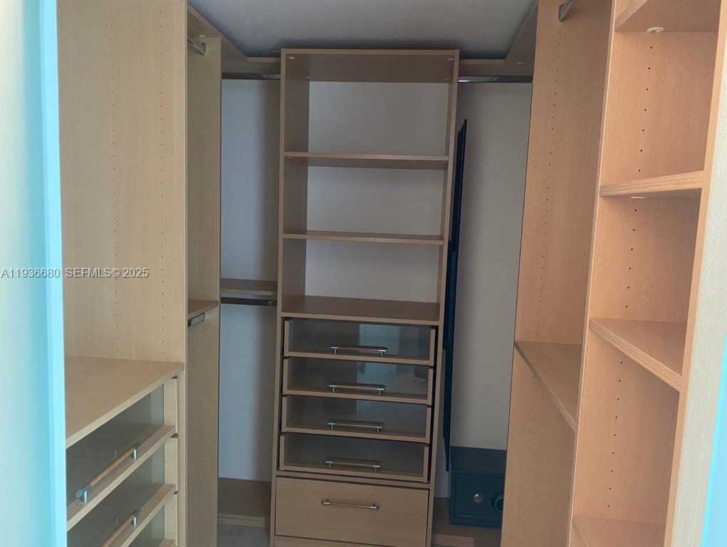 Small Image of 2101 BRICKELL AVE #1001, Miami Number 8