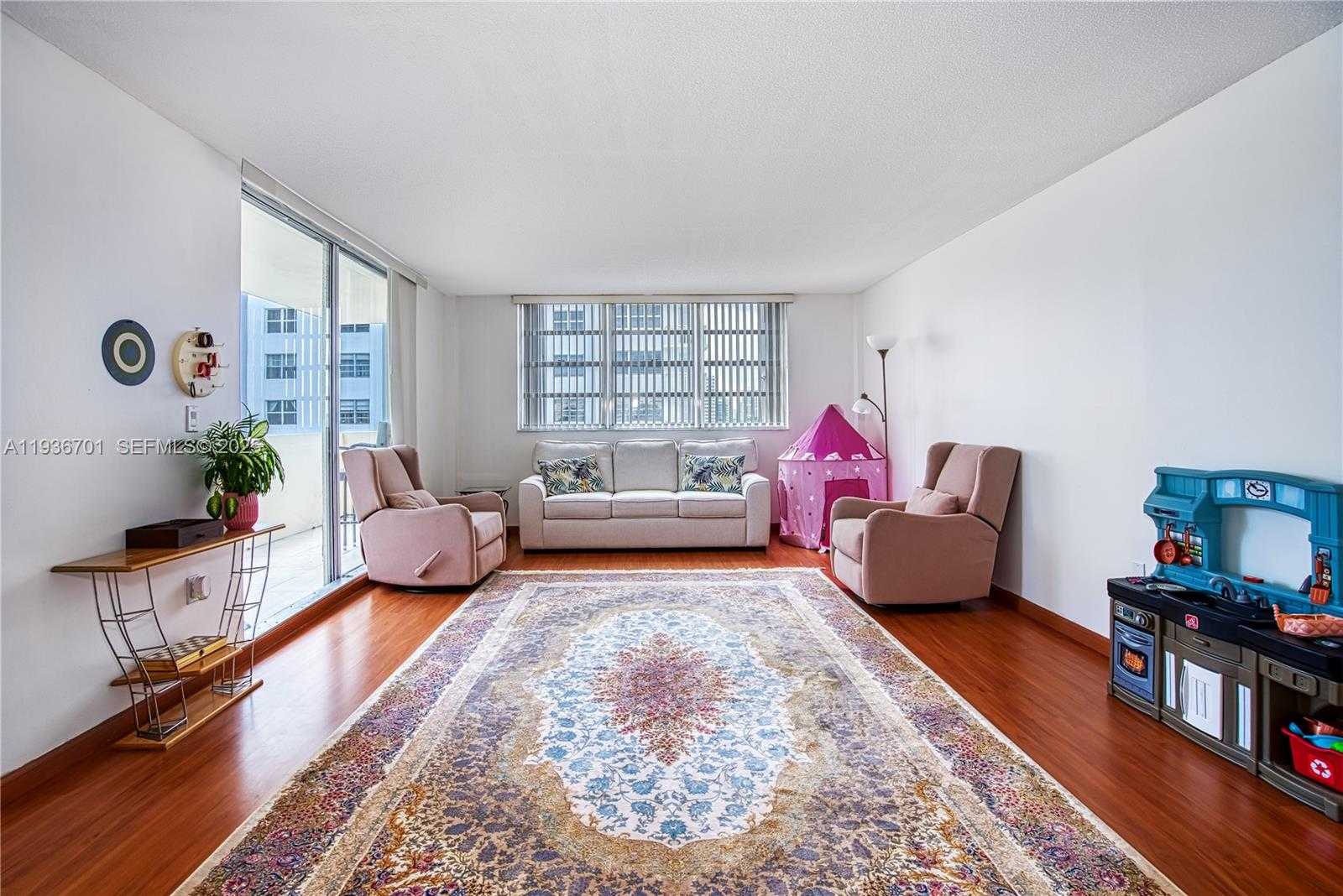 Small Image of 1833 SOUTH OCEAN DR #902, Hallandale Beach Number 1