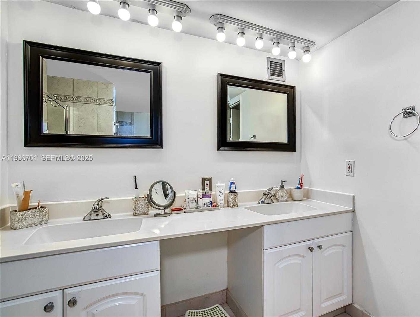 Small Image of 1833 SOUTH OCEAN DR #902, Hallandale Beach Number 17