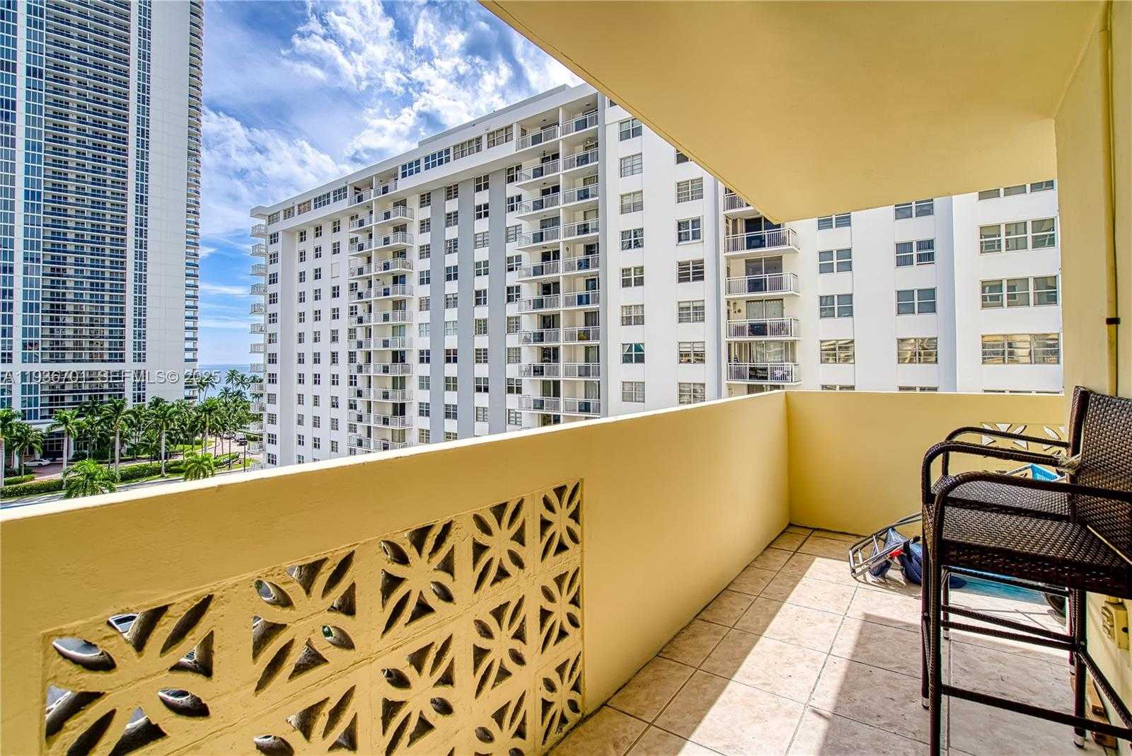 Small Image of 1833 SOUTH OCEAN DR #902, Hallandale Beach Number 18